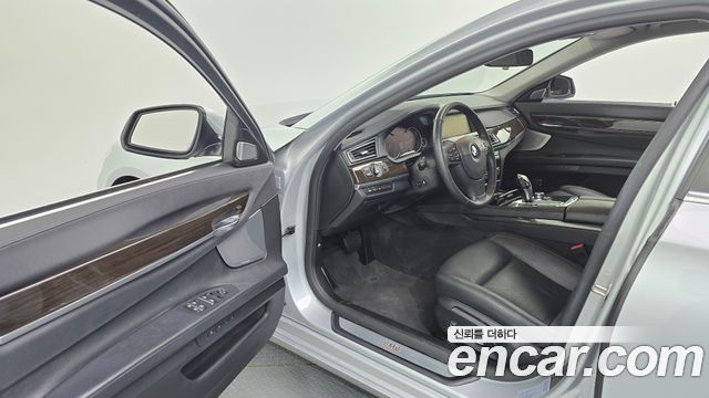 BMW 7-Series 2013 — photo 10