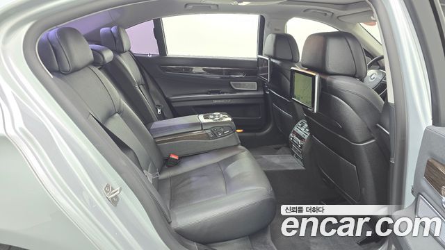 BMW 7-Series 2013 — photo 11