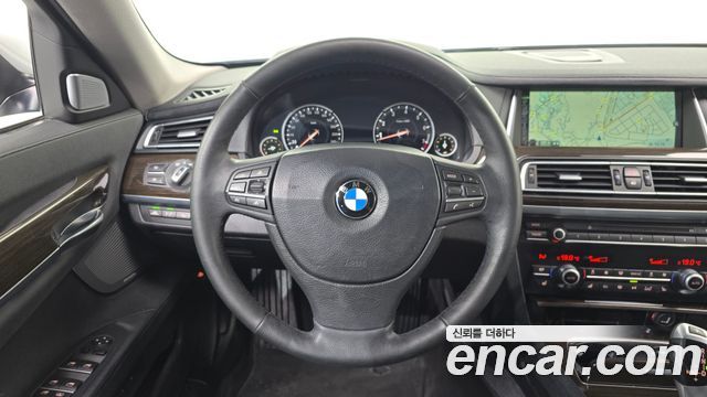 BMW 7-Series 2013 — photo 13