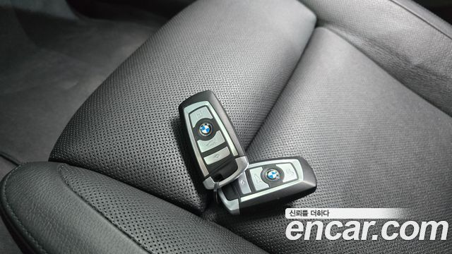 BMW 7-Series 2013 — photo 17