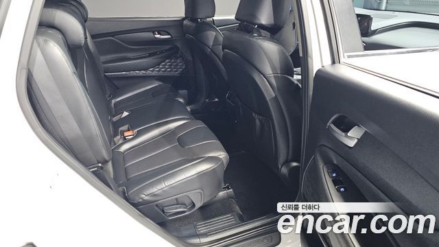 Hyundai Santafe 2023 — photo 17