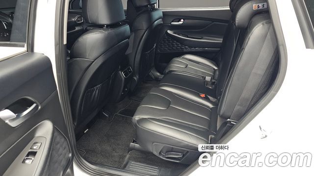 Hyundai Santafe 2023 — photo 18