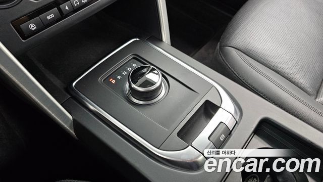 Land Rover Discovery Sport 2018 — photo 12