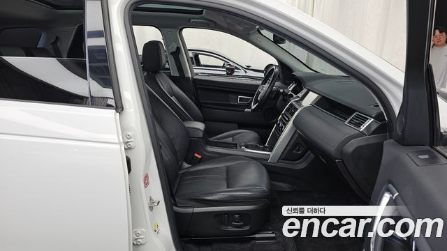 Land Rover Discovery Sport 2018 — photo 17