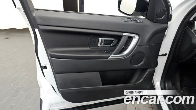 Land Rover Discovery Sport 2018 — photo 14