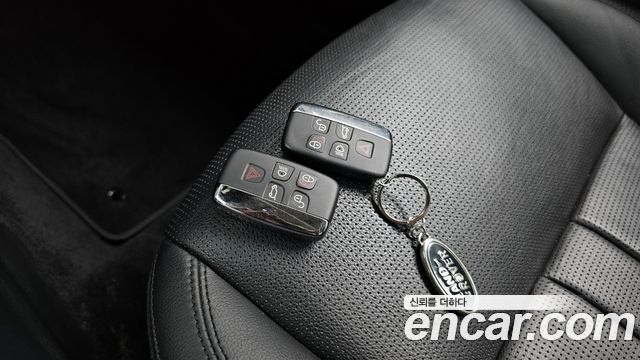 Land Rover Discovery Sport 2018 — photo 16