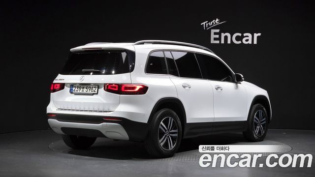 Mercedes-Benz GLB-Class 2021 — photo 2