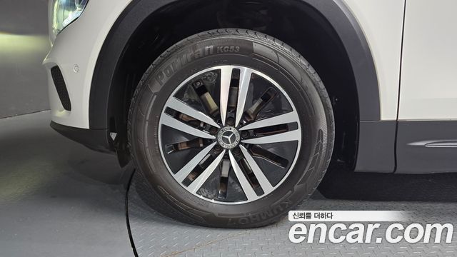 Mercedes-Benz GLB-Class 2021 — photo 5