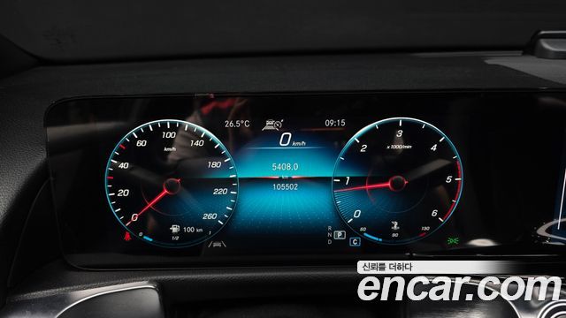 Mercedes-Benz GLB-Class 2021 — photo 8