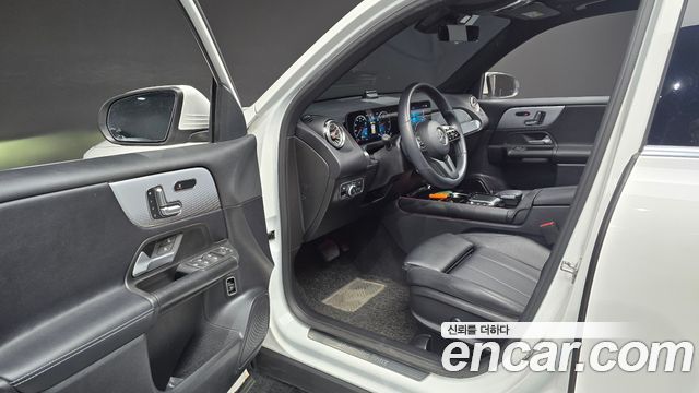 Mercedes-Benz GLB-Class 2021 — photo 10