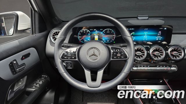 Mercedes-Benz GLB-Class 2021 — photo 13