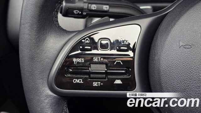 Mercedes-Benz GLB-Class 2021 — photo 14