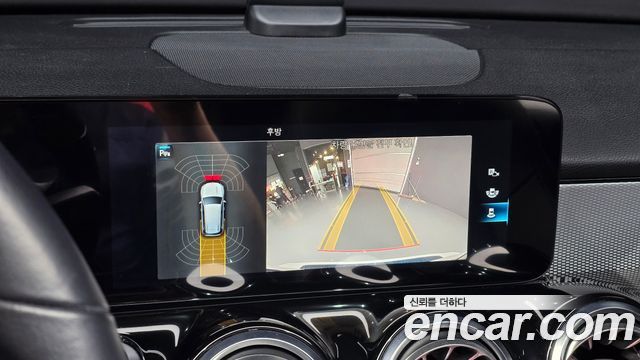 Mercedes-Benz GLB-Class 2021 — photo 15