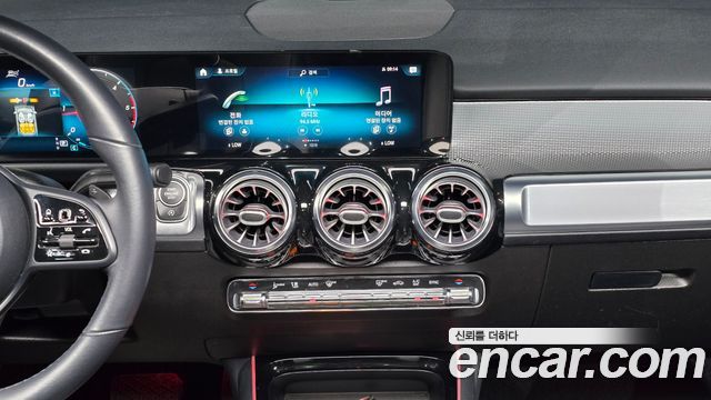 Mercedes-Benz GLB-Class 2021 — photo 17
