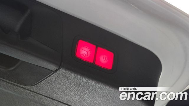 Mercedes-Benz GLB-Class 2021 — photo 20