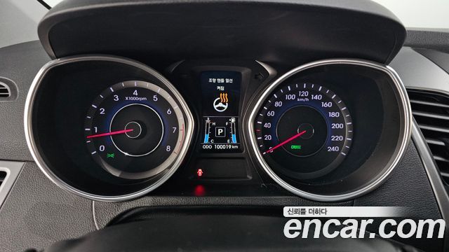 Hyundai AVANTE 2015 — photo 11