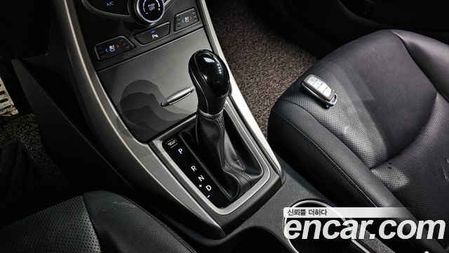 Hyundai AVANTE 2015 — photo 12