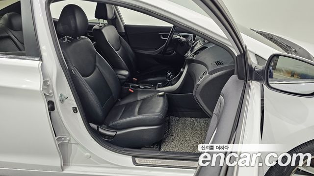 Hyundai AVANTE 2015 — photo 13
