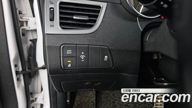 Hyundai AVANTE 2015 — photo 25