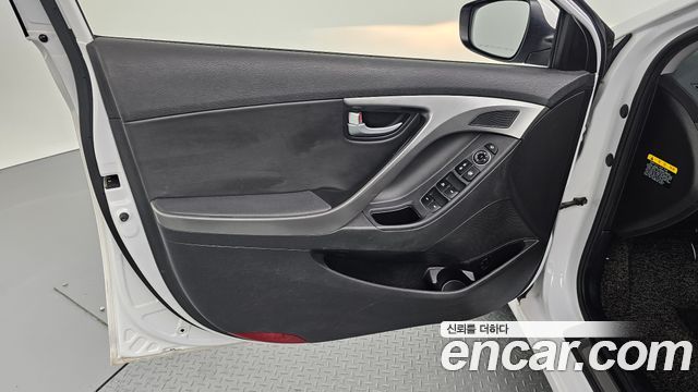 Hyundai AVANTE 2015 — photo 14