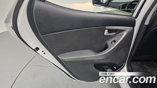 Hyundai AVANTE 2015 — photo 15