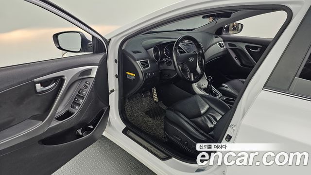 Hyundai AVANTE 2015 — photo 16