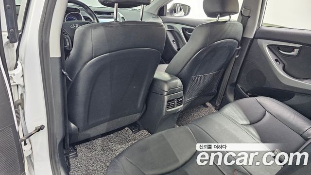 Hyundai AVANTE 2015 — photo 29