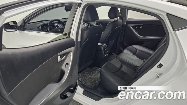 Hyundai AVANTE 2015 — photo 30