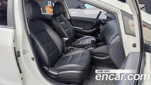 Kia K3 2017 — photo 17