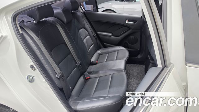 Kia K3 2017 — photo 18