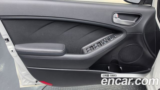 Kia K3 2017 — photo 14