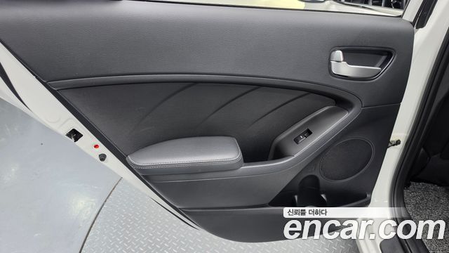Kia K3 2017 — photo 15