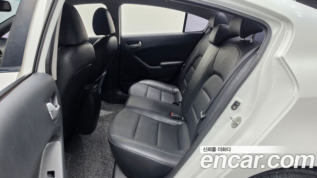 Kia K3 2017 — photo 16