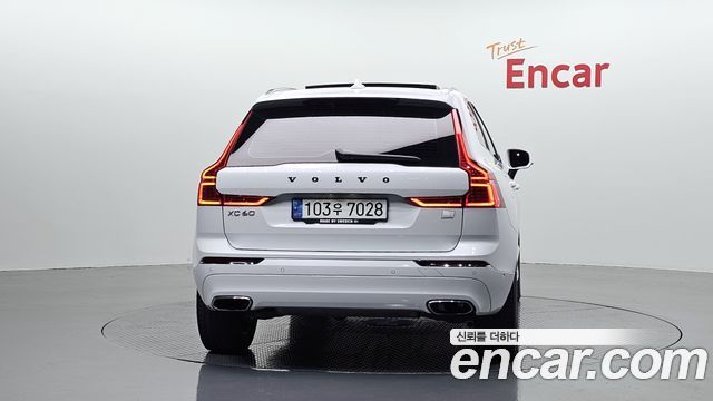 Volvo XC60 2021 — photo 4