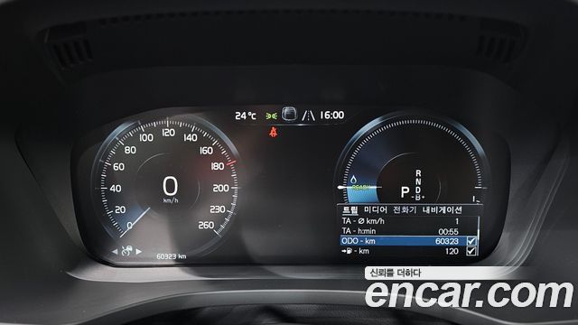 Volvo XC60 2021 — photo 11