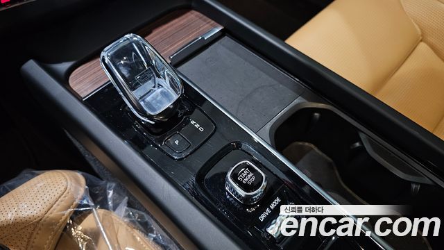 Volvo XC60 2021 — photo 12