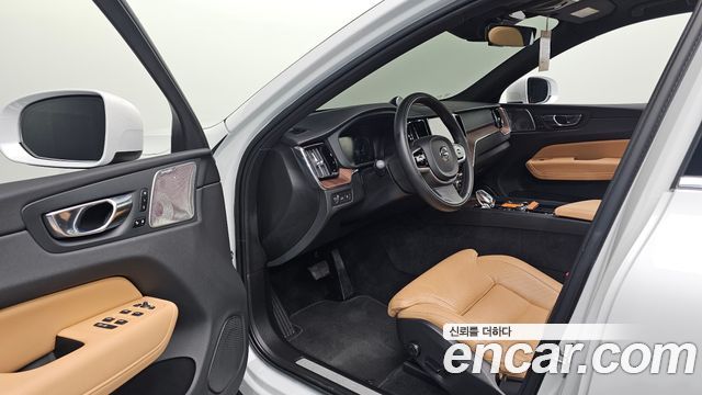 Volvo XC60 2021 — photo 13