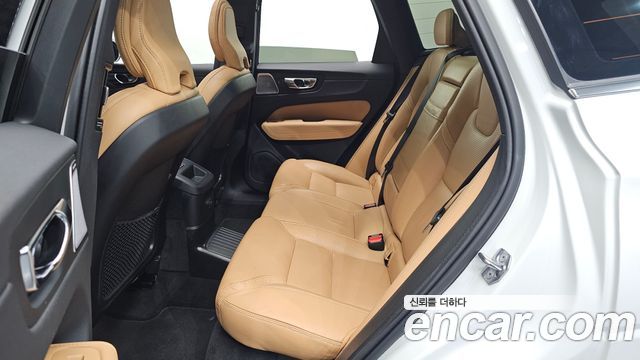 Volvo XC60 2021 — photo 18