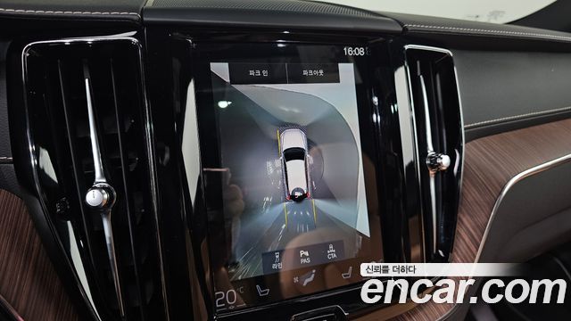 Volvo XC60 2021 — photo 21