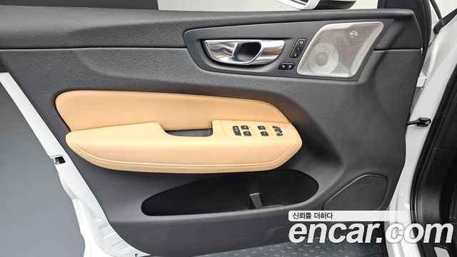 Volvo XC60 2021 — photo 14