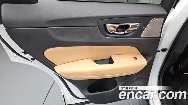 Volvo XC60 2021 — photo 15