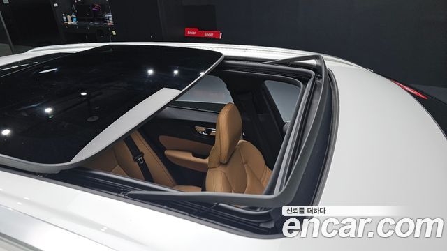 Volvo XC60 2021 — photo 27