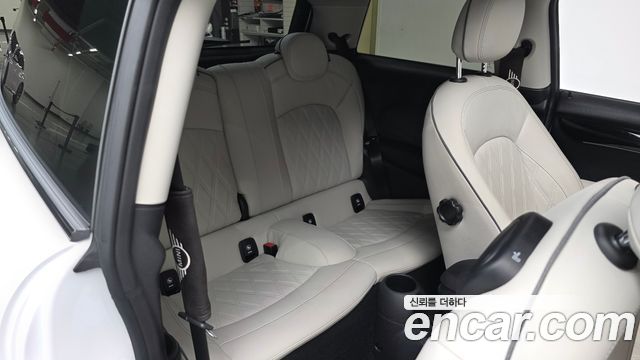 Mini Cooper 2023 — photo 17
