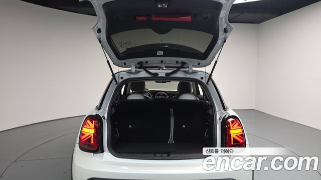 Mini Cooper 2023 — photo 26