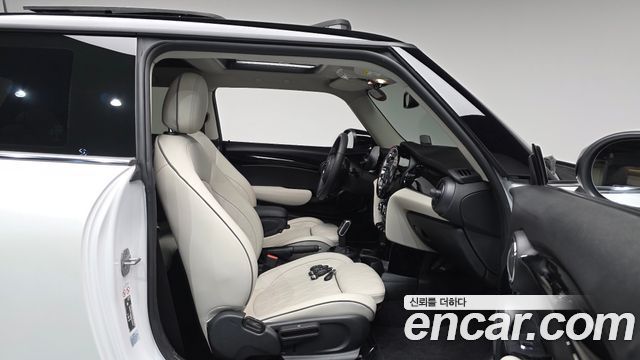 Mini Cooper 2023 — photo 16