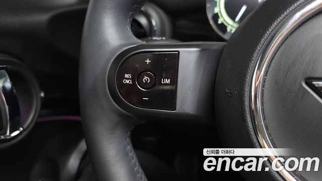 Mini Cooper 2023 — photo 31