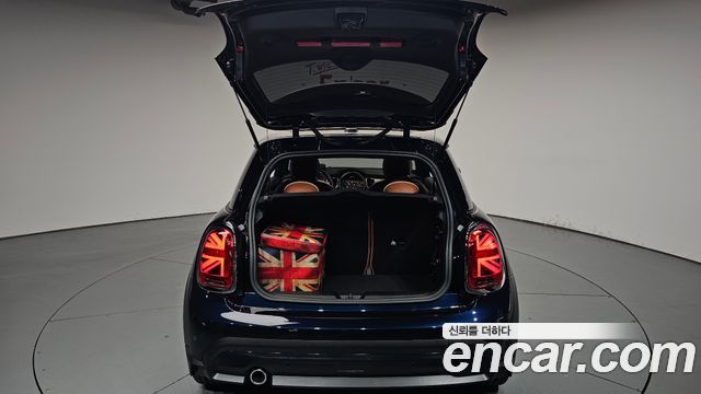 Mini Cooper 2022 — photo 26