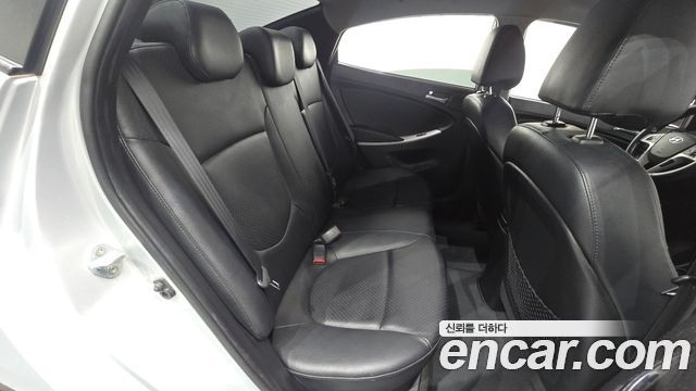 Hyundai Accent 2015 — photo 18