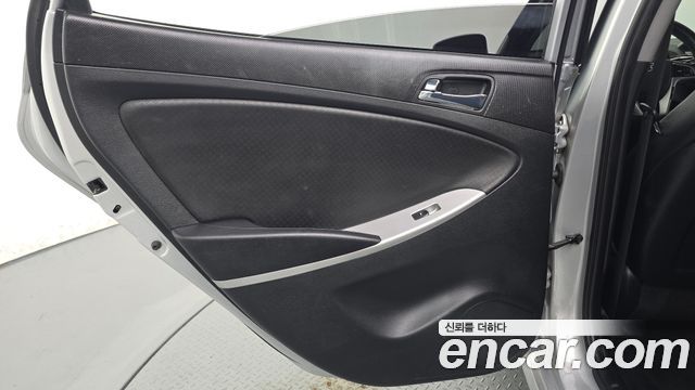 Hyundai Accent 2015 — photo 15
