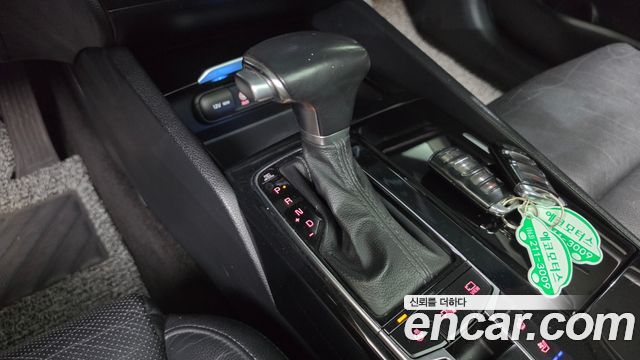 Kia K7 2018 — photo 12